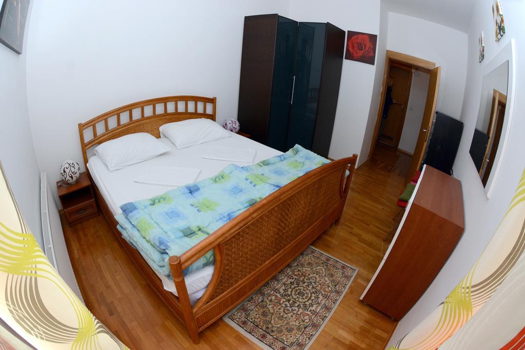 アパートメント アンド ルームズ トゥルシェ ザグレブ 部屋 写真
